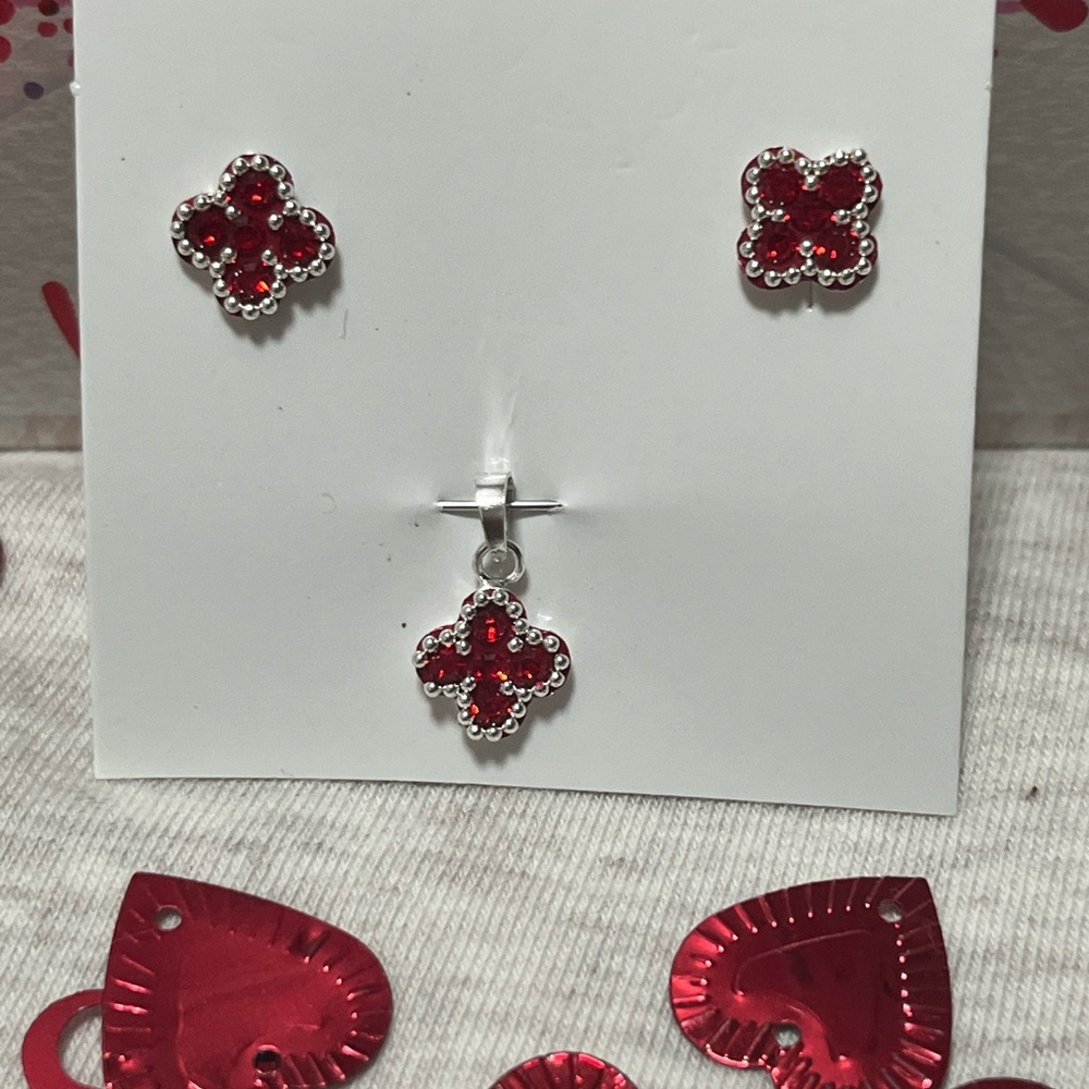 Sterling silver .925 Red Clover Crystal Stud Earrings and Pendant Set